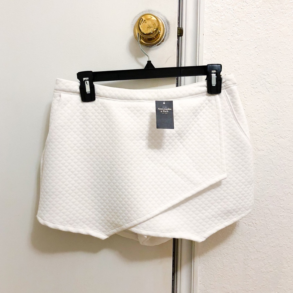 New W/Tags A&F Women White Skort